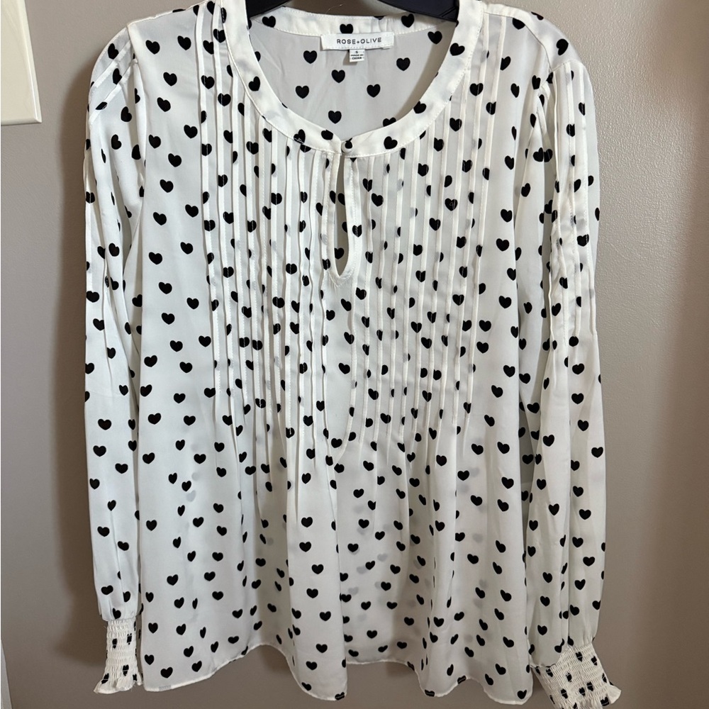 Rose & Olive Women's Black and White Heart Print Top